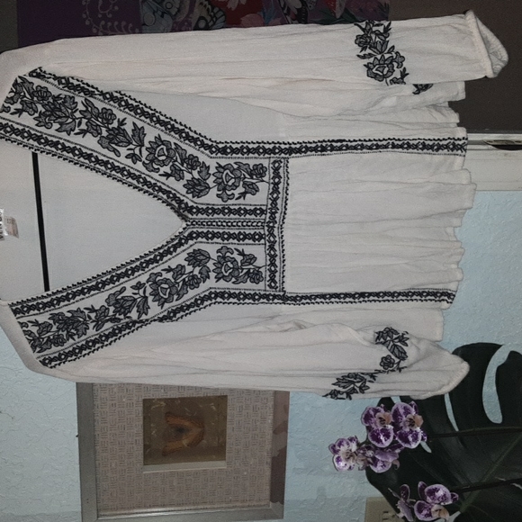 Venus Boho Style Womens Lrg Blouse white with delicate blue embroidery Details - Picture 9 of 9
